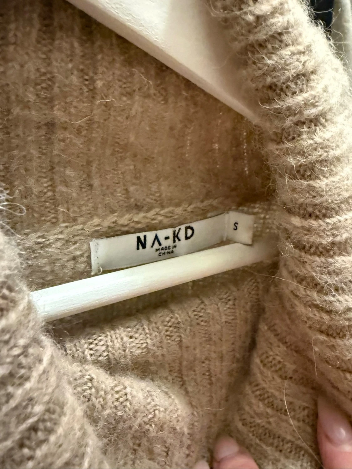 Beige polotröja i mjuk stickad kvalitet - 3