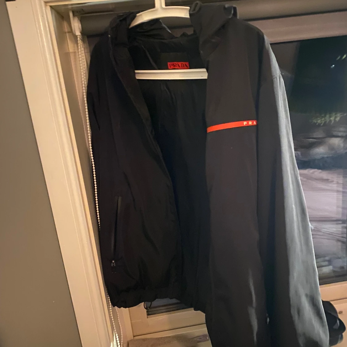 Svart vindjacka från Prada