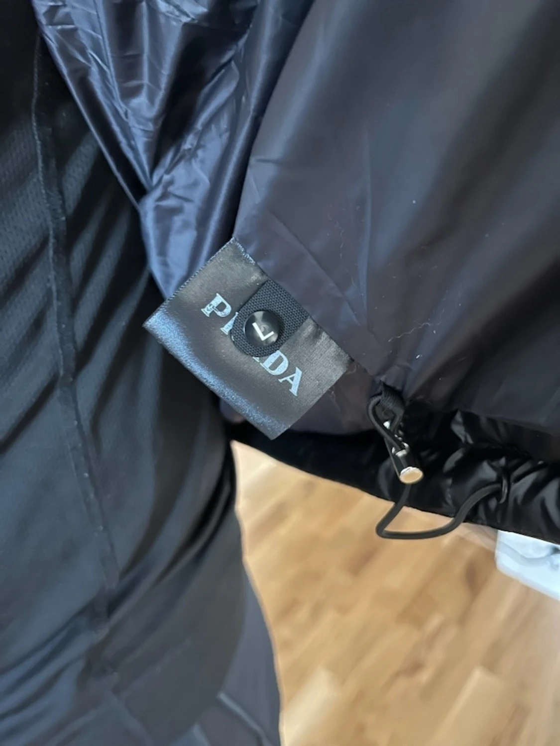 Svart dunjacka från Prada - 4