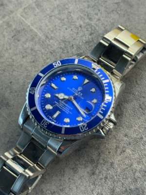 R klockan  - Bra kvalitet och fint  snabb pris jag behöver pengar ❗️❗️❗️❗️