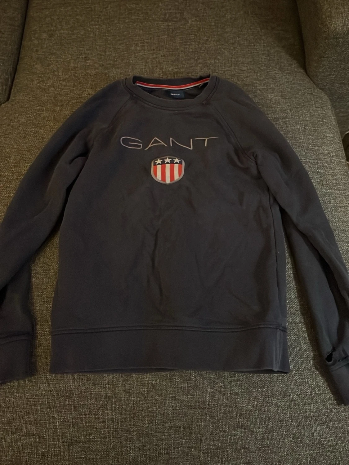 Mörkblå sweatshirt från GANT
