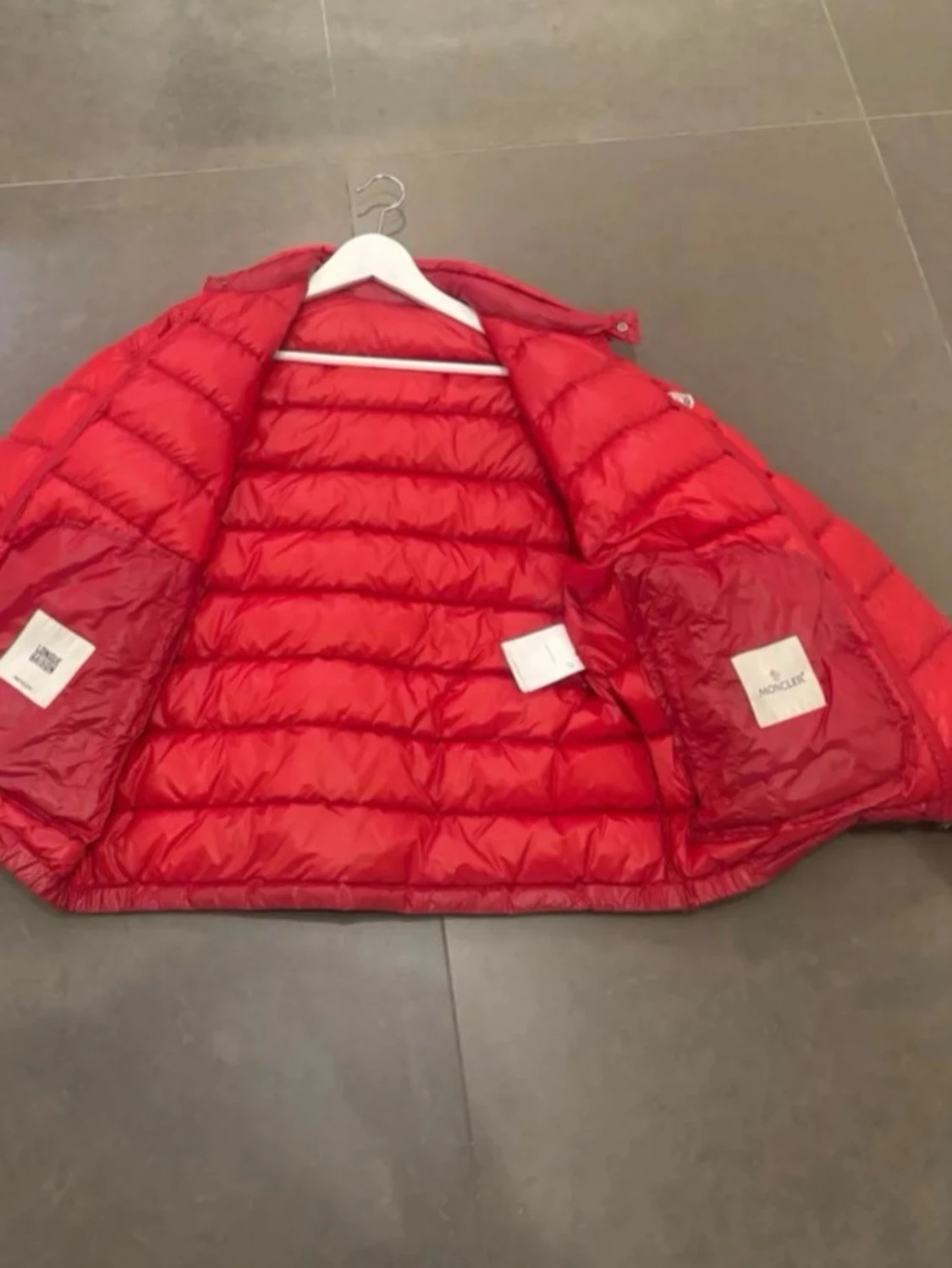 Röd dunjacka från Moncler - 3