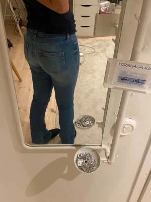 Blå bootcut jeans  - Snygga blå jeans från Only, dem är i storlek 36 tall, så jag har trampat upp jeansen längst ner. Men annars är dem skit snygga!! 