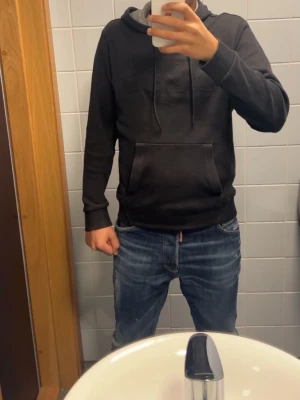 Hugo Boss hoodi - Säljer en boss hoodi!!                                                                   Pris kan diskuteras.         