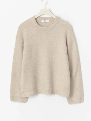 Grå stickad tröja Gina Tricot - Den här fina stickade tröjan från Gina, det är inte den beige jag säljer utan en grå färg som de tagit bort. Kolla resterande bilder för att se. Den är helt oanvänd, bara legat i garderoben sen köpet. 