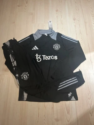 Manchester United tränigset  - Helt ny me prislapp. Perfekt inför träningar 