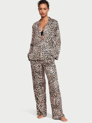 Victorias secret pyjamas - Jätte fin satin pyjamas från Victorias secret. Jätte skön och fint med cheeta print. Den säljs inte något mer.