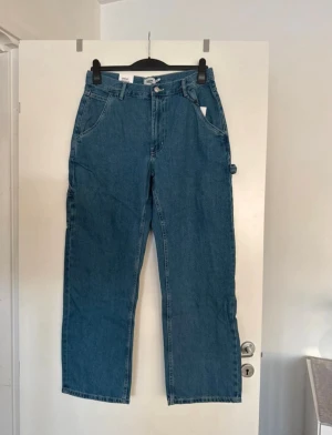 Jeans  - Storlek L. Aldrig använda. 