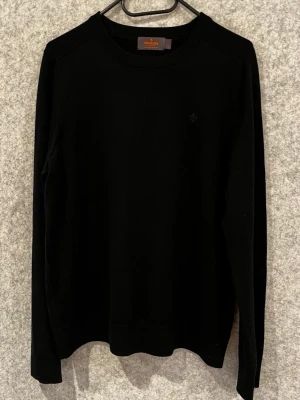 Morris Merinoull tröja - Hej, säljer denna jättefina merinoull tröjan från Morris i storlek S och i svart färg. Jättesnygg som passar perfekt till allt. Skriv gärna vid intresse! Inga defekter.
