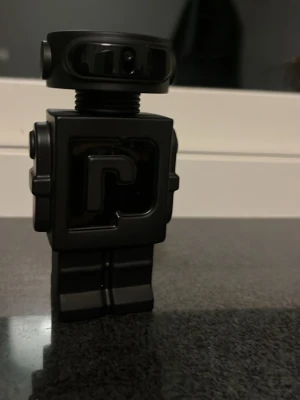 Phantom Parfum robotflaska -  Söker byten 43 ml kvar och 100 procent äkta skriv till mig om ni vill jag ska skicka äktahets bevis 