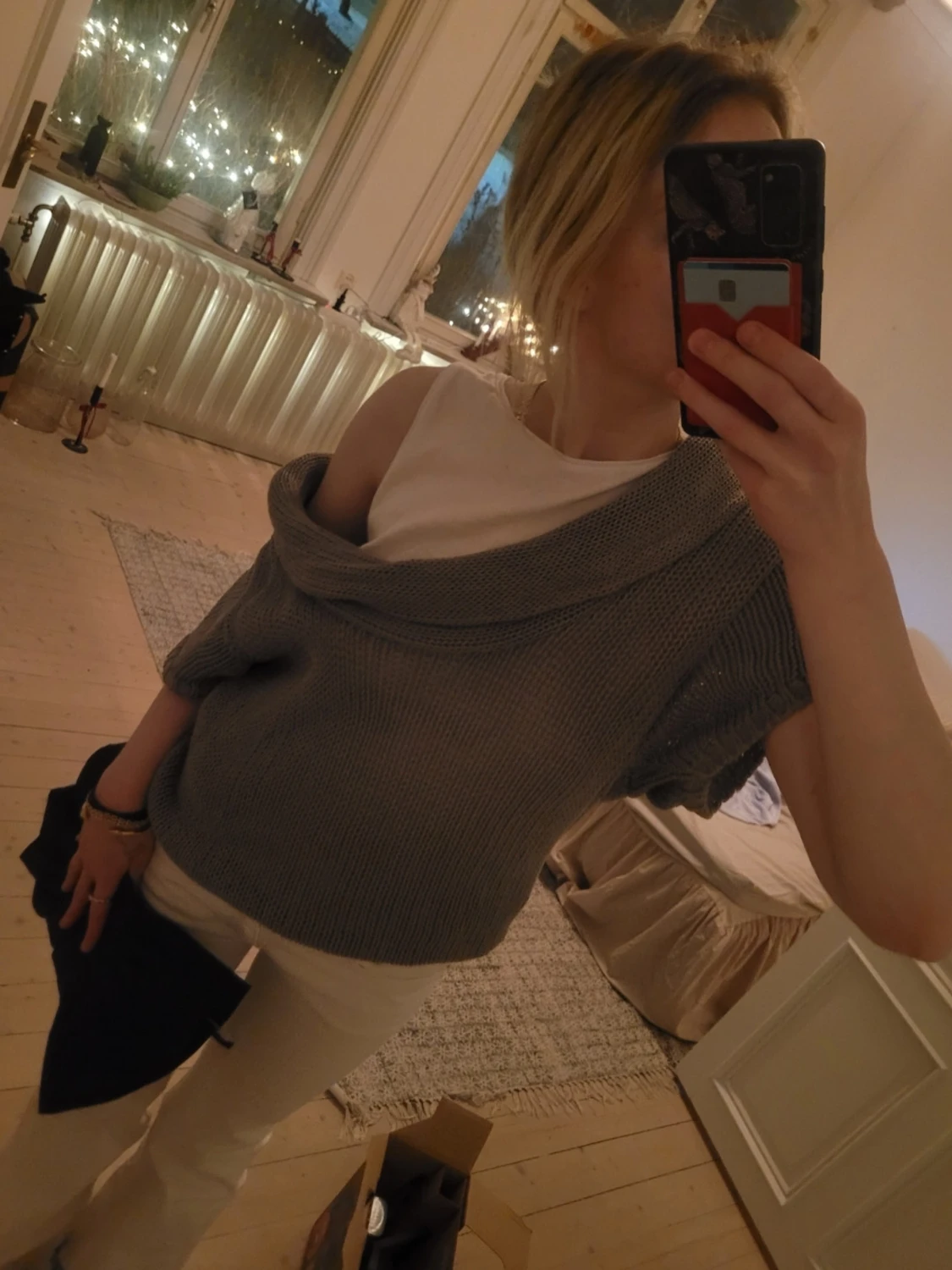 Grå offshoulder stickad tröja