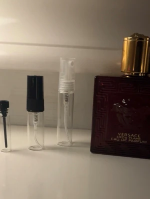 Samples på Versace eros flame - 1ml 25kr 3ml 59kr 5ml 79kr