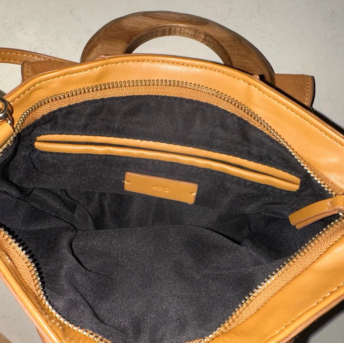 Mocka handväska från Mango - 2