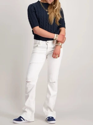 Vita bootcut jeans  - Skit snygga vita jeans som passar perfekt till sommaren från Gina tricot Young. Dem är i storlek 158 vilket motsvarar xxs/xs ungefär jag vet inte riktigt. Så snygga önskar verkligen att dem passade på mig och de är deför jag säljer dem. Den passade inte på mig eftersom jag har små lår och då tyckte inte jag dem passade som jag ville. Köpta för 400kr och slutsålda överallt och bara använd en gång ❤️❤️