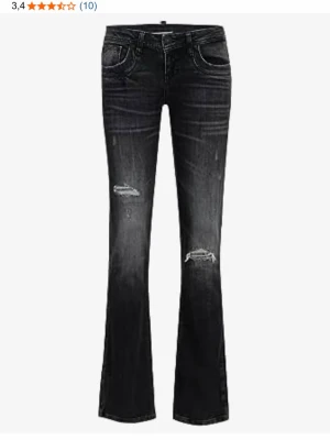 Svarta Ltb jesns  - Säljer ett par svarta Ltb jeans, har klippt bort tyget vid hålen så man ser lite av benen istället för bara tyg💕