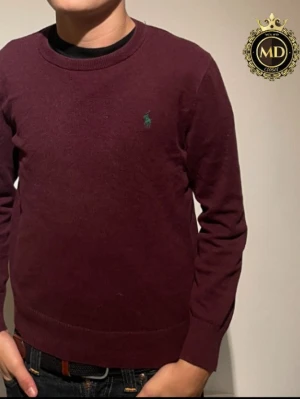Polo Ralph Lauren tröja  - Polo Ralph Lauren tröja | färg grön röd | storlek m 10-12 år | skriv vid frågor eller mer bilder!⚜️