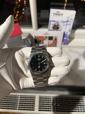 Tissot prx - Riktigt snygg tissot prx klocka i fint skick, box, extra länkar och bok tillkommer. Vid frågor är de bara höra av dig