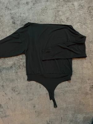 Nelly Off shoulder/ half shoulder body  - body 