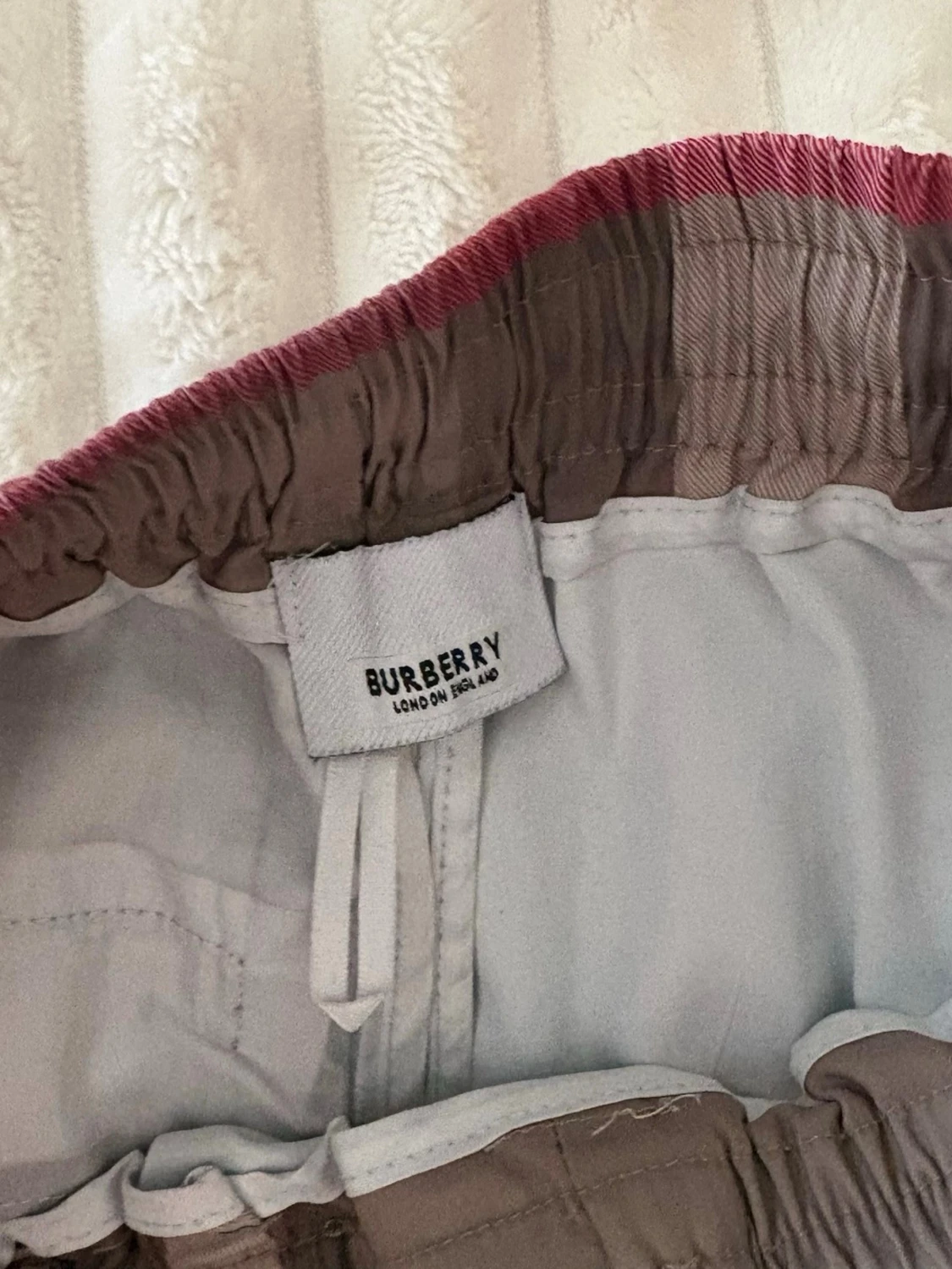 Rutig Burberry shorts med snörning - 4