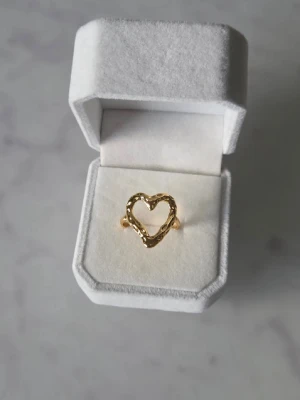 Hjärt ring - En fin guld hjärt ring 