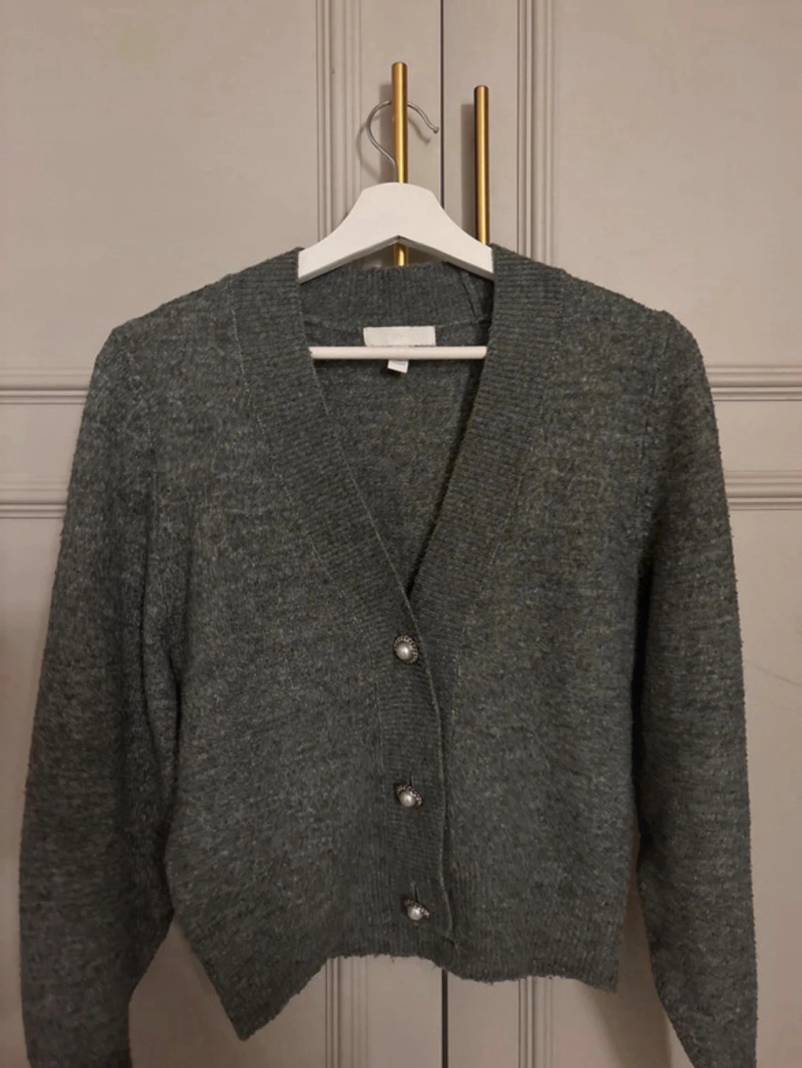 Grå kofta med knappar - 2