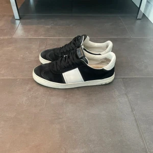 Valentino flycrews - Valentino flycrew | 41,5 | skick 8/10 | endast några nitar borta | inget og | kom pm för mer info | pris kan diskuteras 🤝