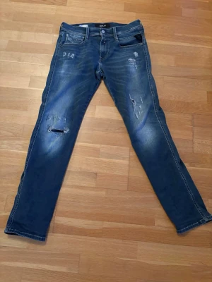 Replay jeans  - Säljer ett par Replay jeans i storlek 29:30. Skick 9/10. Skriv om ni har frågor! 