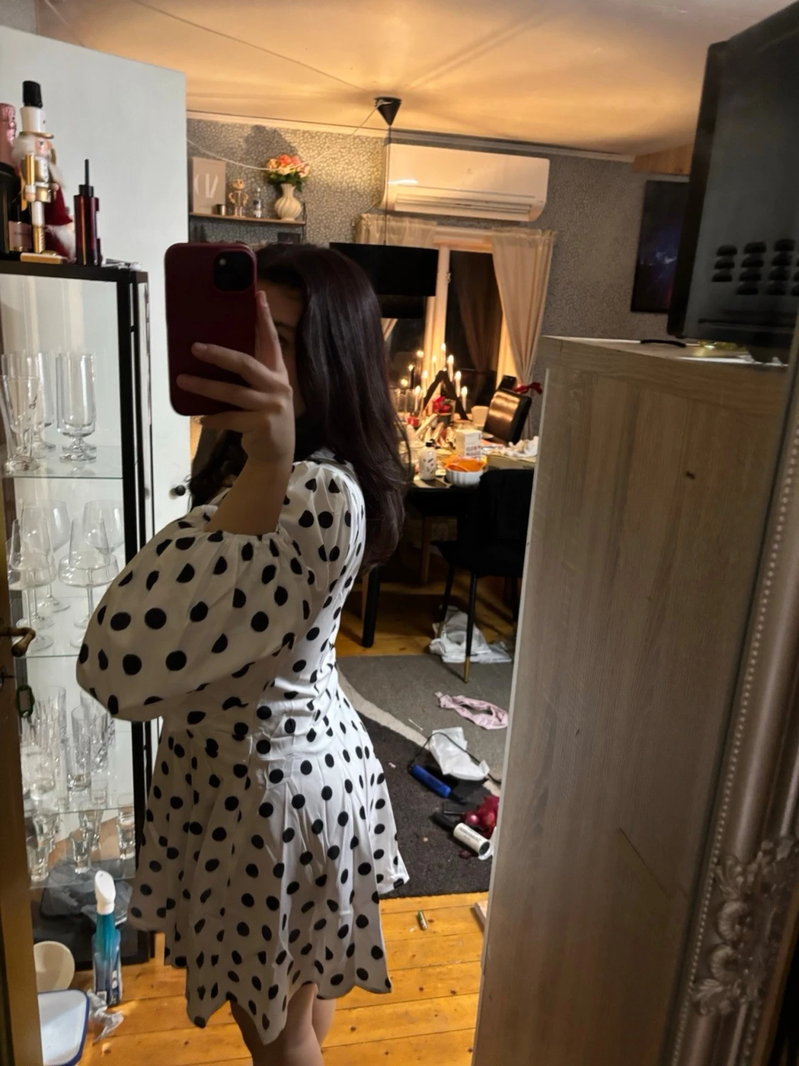 Vit kortklänning med svarta prickar - 2