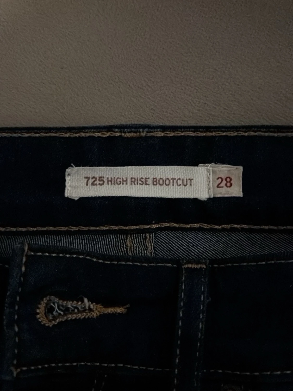 Levi's 725 High Rise Bootcut Jeans - 2