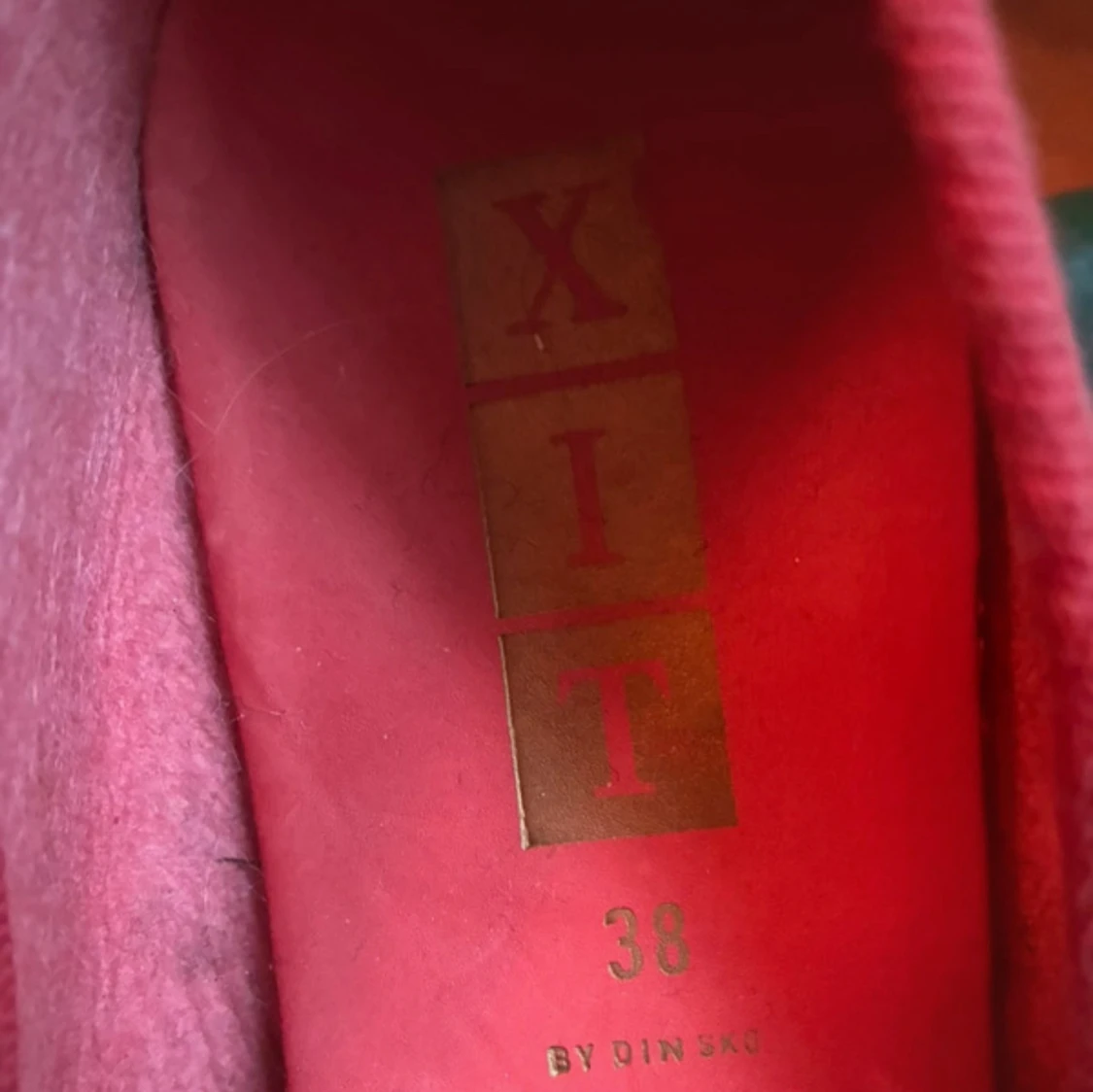 Röda ballerinaskor med rosett  - 1