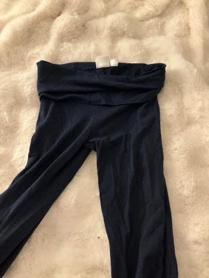 Marinblå yoga pants från Gina Tricot - Cozy pants 💕