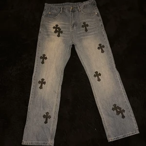 Chrome Hearts Jeans - Priset kan diskuteras, chrome hearts loggan på bakfickan har tyvärr kostat men annars bra skick