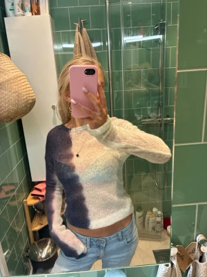 Stickad &otherstories tröja - Säljer en snygg och cool stickad tröja från &otherstories 🤍🤍🤍