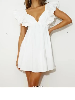 Söker! Hello Molly klänning  - Söker denna klänning från hello Molly i storlek S/36, möjligtvis xs/34! Skriv om du har den till ett rimligt pris!🩷