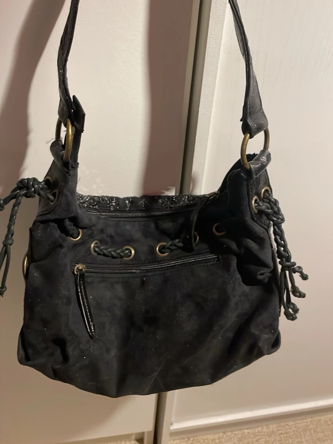 Svart axelväska med paljetter och snörning - 5