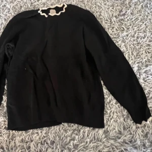 Stickad tröja med kant - En snygg cool stickad tröja💓