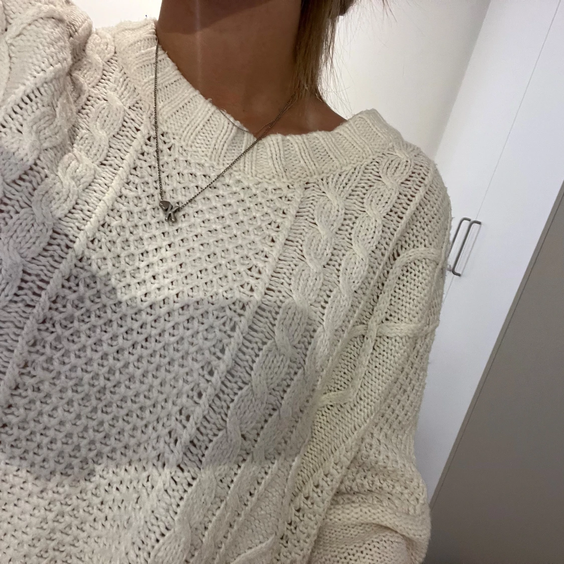 Vit/beige stickad tröja från Gina Tricot - 2