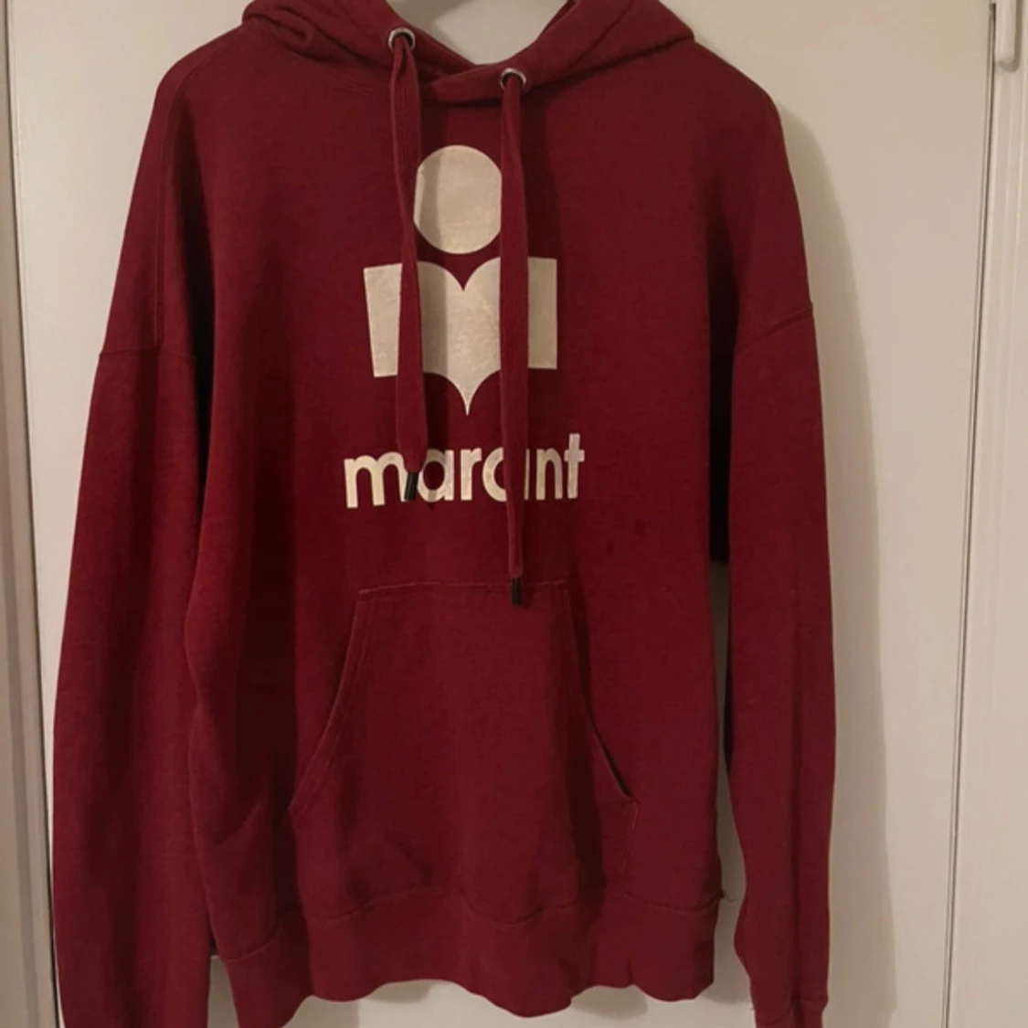 Vinröd hoodie från Isabel Marant