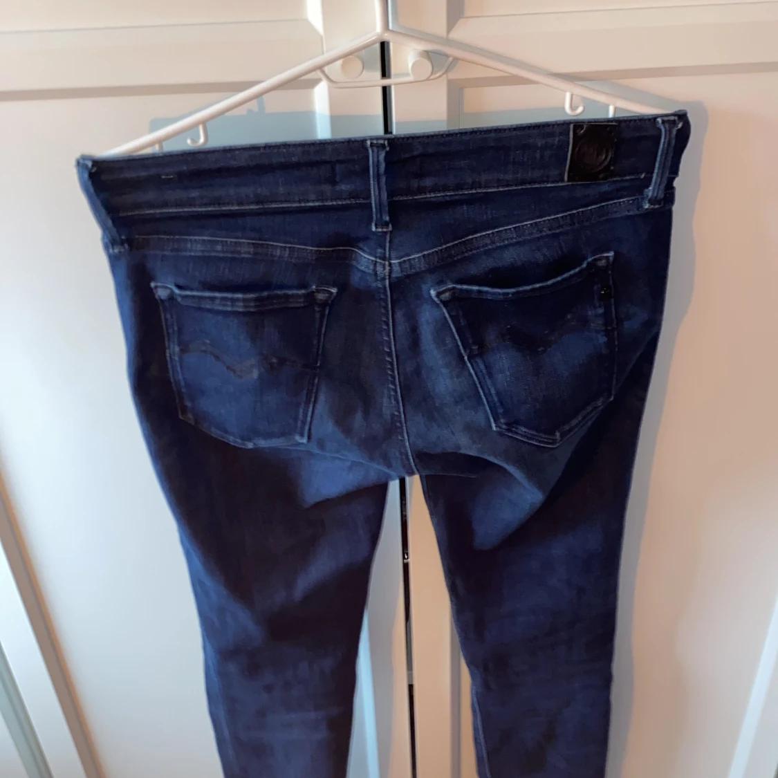 Mörkblå slim jeans från Replay - 1