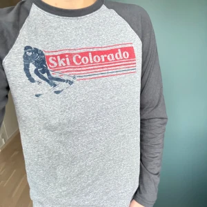 Abercrombie & fitch Longsleeve⛷️ - Säljer en tvärfet o skön A&F longsleeve i storlek M. Tröjan är i bra skick och har inga defekter!