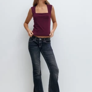 Vinröd linnetopp med fyrkantig ringning - Jättefin helt ny topp från Gina!! Stl 158/164/xxs