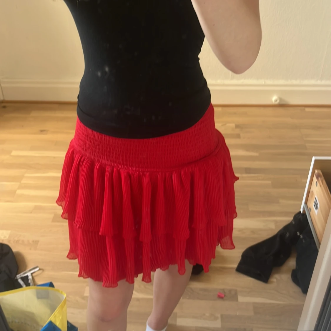 Röd volangkjol från Lindex - 1