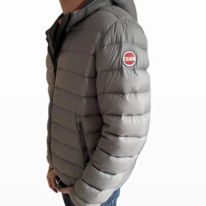 Colmar jacka  - Colmar jacka herr - storlek: M - modell är 185 cm och väger 68 kg - fraktar spårbart eller möts upp i Täby📍