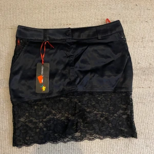 Lace kjol - Length: 42cm Waist: 39cm x2 Size: S