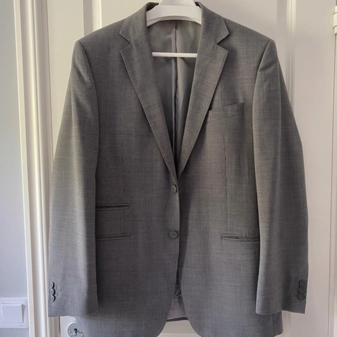 Grå randig kavaj från Batistini