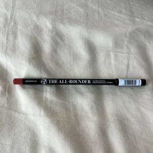 W7 läppenna  - Snygg läppenna från W7 i nyansen Restricted, testad 1 gång