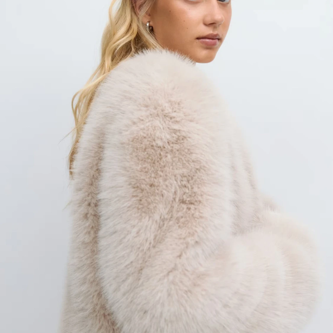 Beige fluffig päls-tröja - 1