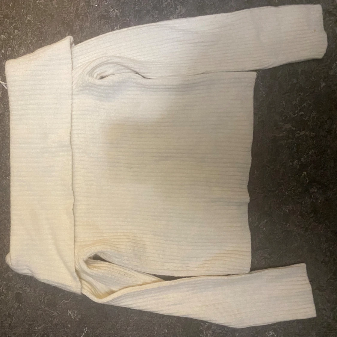 Två offshoulder stickade tröjor - 4