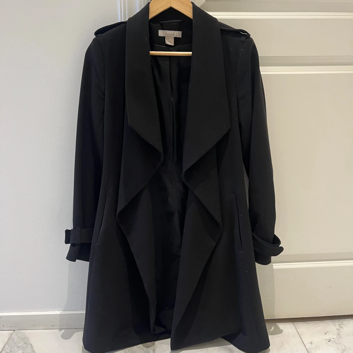 Svart kappa från H&M, strl 34