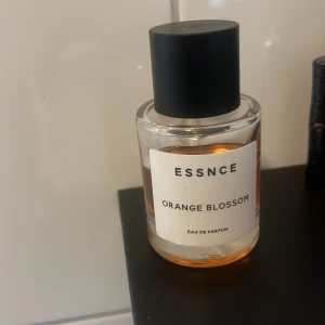 Orange blossom från essnce  - Orange blossom från essnce 🌺🍬Se bild för hur mycket som är kvar . 